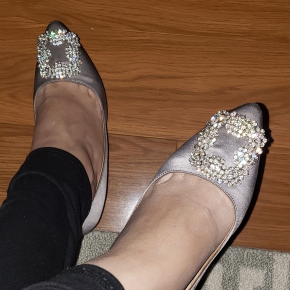 Manolo Blahnik Hangisi Grey Satin - Picture 4 of 13